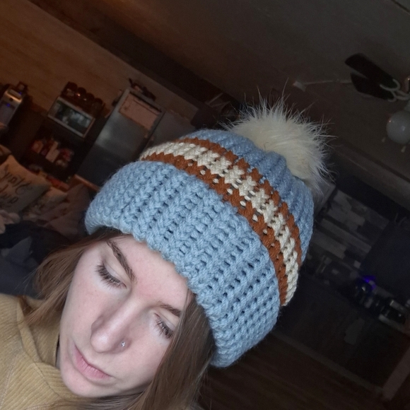 Handmade Tri-Colored Knit PomPom Beanie - Picture 6 of 7